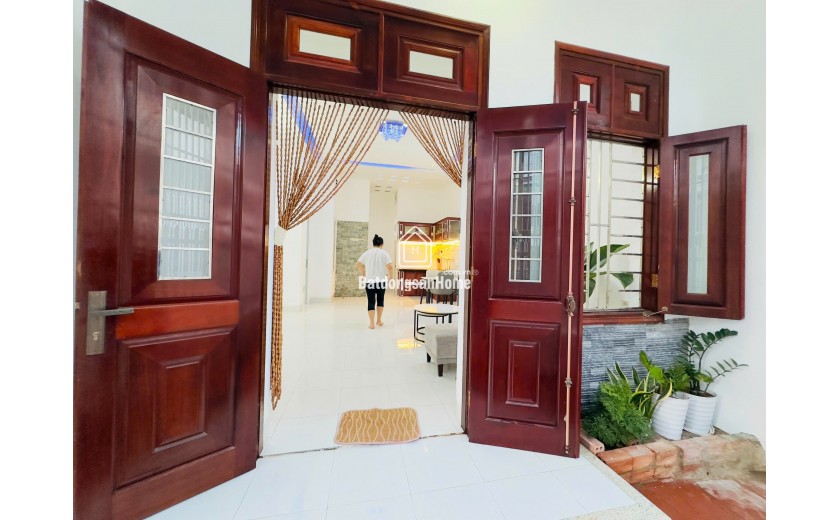 Bán nhà vị trí đẹp gần biển diện tích ngang 7,5m, tổng hơn 80m², thiết kế thoáng mát hiện đại